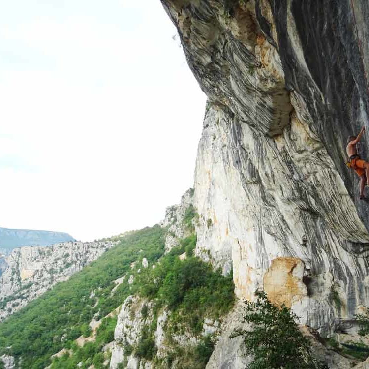 Simon Montmory moniteur d'escalade coaching personnalisé dans le Verdon
